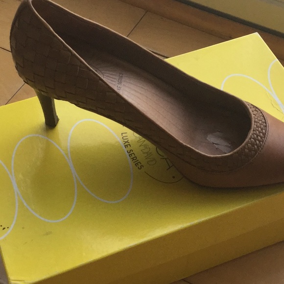 CIRCA Joan  & David Leather  Pumps 8 1/2 - Picture 2 of 8